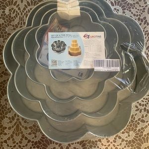 Brand new Set of 4 Tier Petal Cake Tins